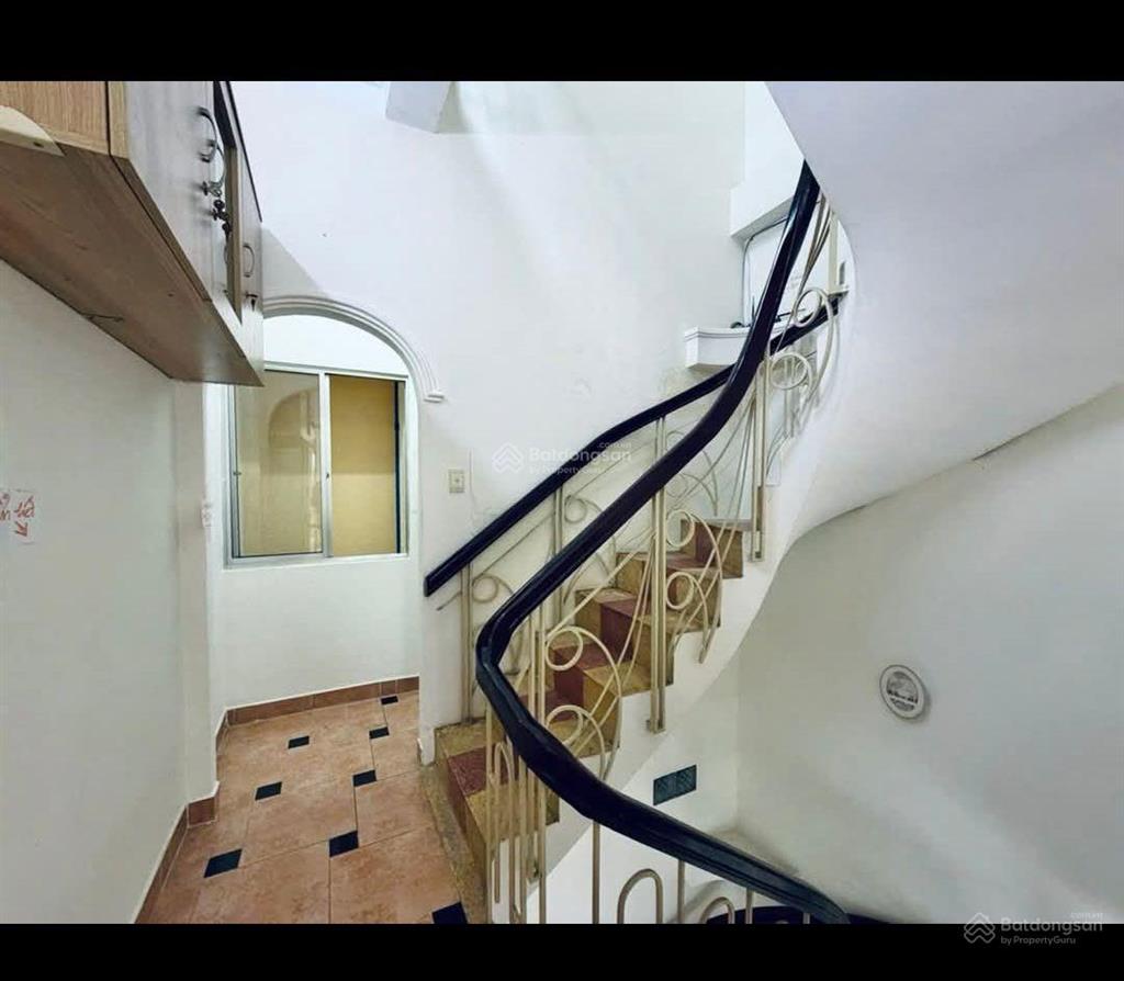 Nhà đẹp cách mạng tháng 8 kinh doanh buôn bán sầm uất