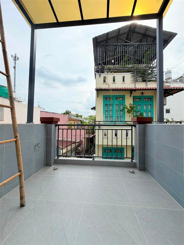 Nhà mới phan đăng lưu dọn vô ở liền 3 lầu