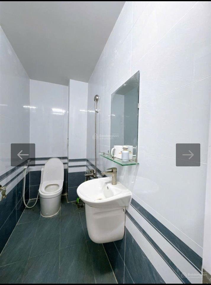 Hẻm 737 lạc long quân, nhà mới dọn vô ở liền, chỉ 7 tỷ 7 còn tl..