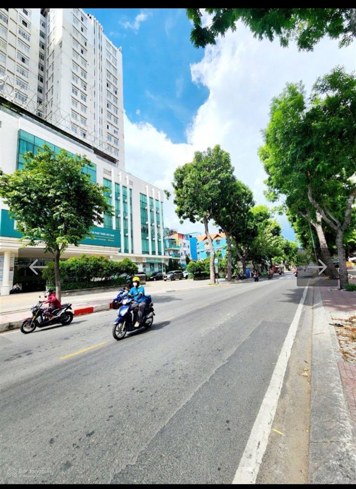 Hiếm nhà đẹp ngay cư xá lữ gia & nhà thi đấu phú thọ  diện tích 50m2  5 tầng  chủ tặng toàn bộ