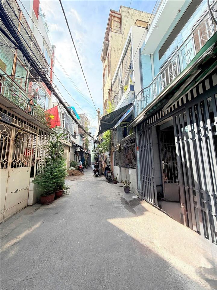 Nhà lý thường kiệt sau lưng trường học nguyễn thái bình giao thông thuận tiện đi các quận 10, 11