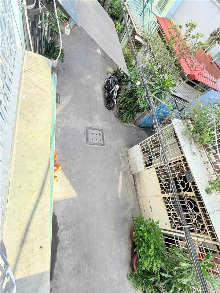 Nhà lý thường kiệt sau lưng trường học nguyễn thái bình giao thông thuận tiện đi các quận 10, 11