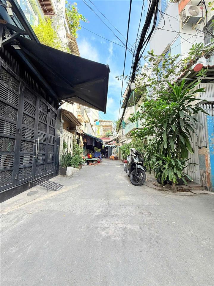 Nhà lý thường kiệt sau lưng trường học nguyễn thái bình giao thông thuận tiện đi các quận 10, 11