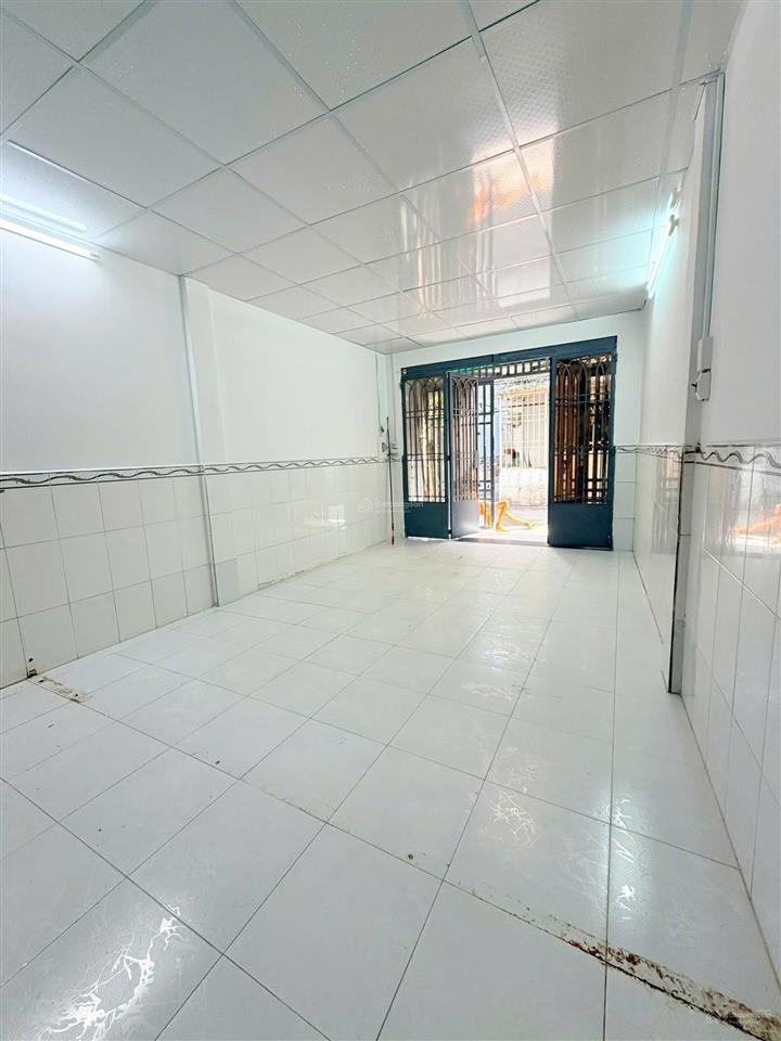 Nhà lý thường kiệt sau lưng trường học nguyễn thái bình giao thông thuận tiện đi các quận 10, 11