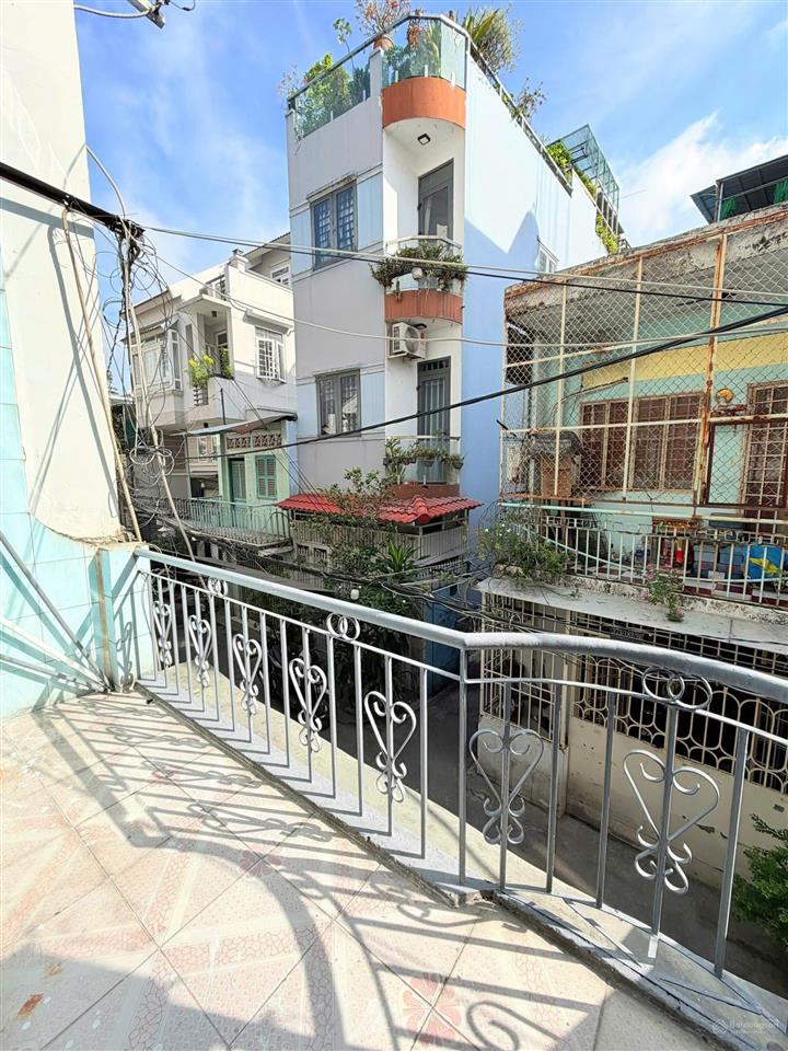 Nhà lý thường kiệt sau lưng trường học nguyễn thái bình giao thông thuận tiện đi các quận 10, 11
