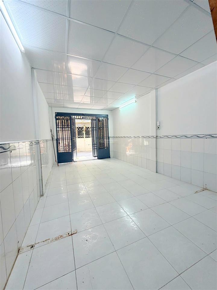 Nhà lý thường kiệt sau lưng trường học nguyễn thái bình giao thông thuận tiện đi các quận 10, 11