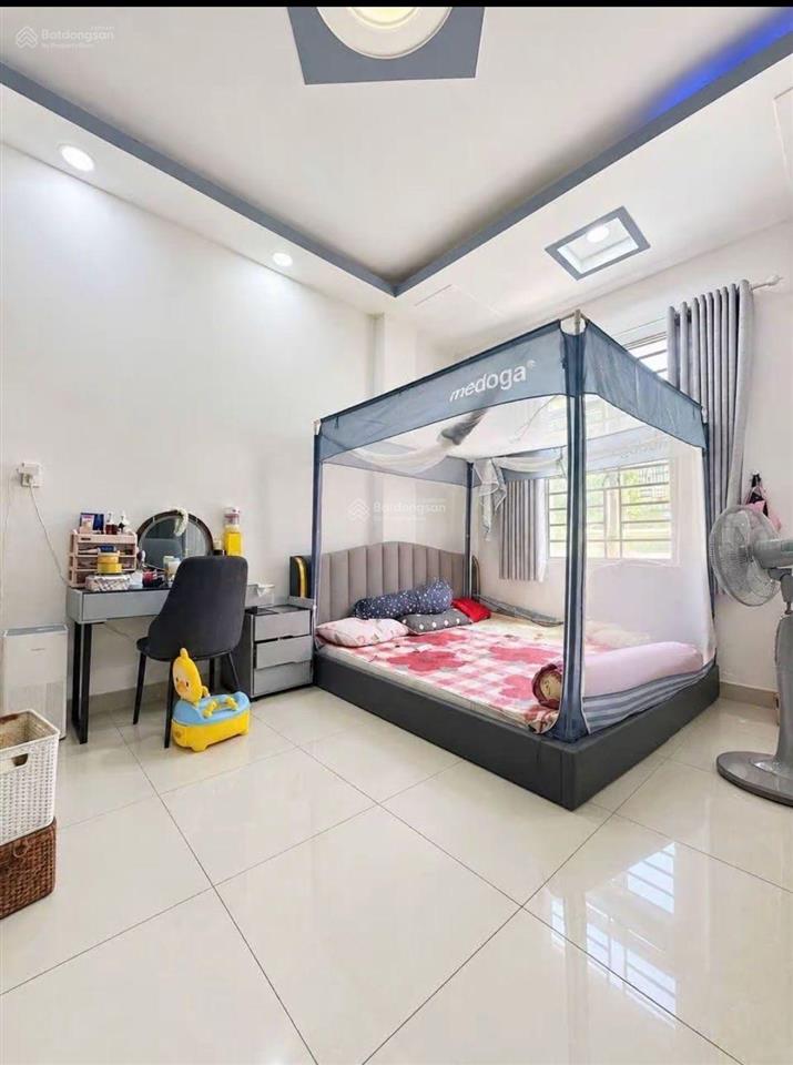 Nhà trịnh đình trọng  giáp q11
59m ngang 5,3m 3 tầng hẻm ô tô
chỉ 6,2t còn thương lượng