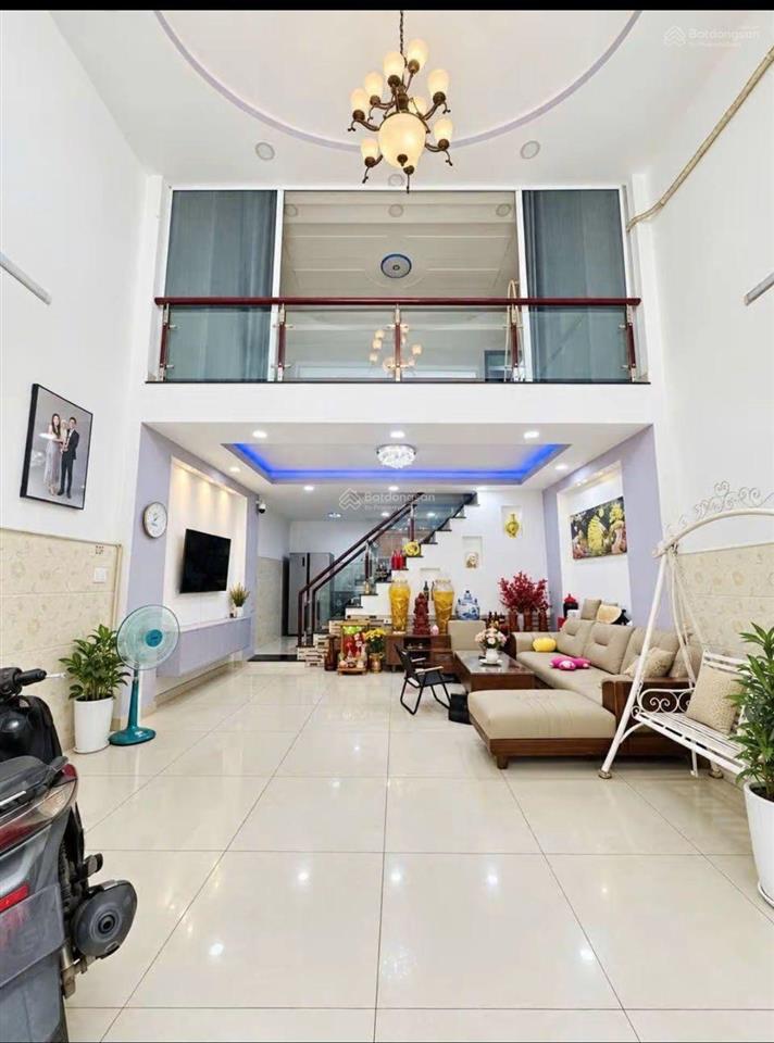 Nhà trịnh đình trọng  giáp q11
59m ngang 5,3m 3 tầng hẻm ô tô
chỉ 6,2t còn thương lượng