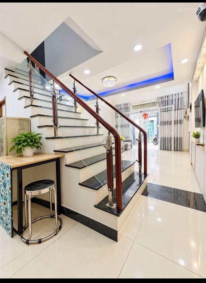 Nhà trịnh đình trọng  giáp q11
59m ngang 5,3m 3 tầng hẻm ô tô
chỉ 6,2t còn thương lượng