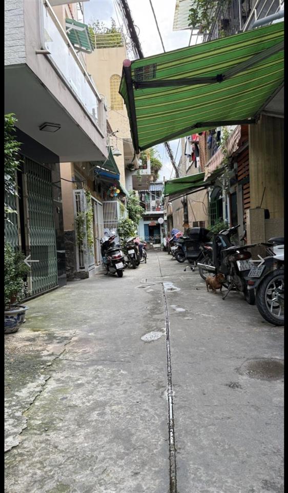 Ngay vòng xoay lê đại hành  đường 100 bình thới quận 11  hẻm chuẩn 4m  sát mặt tiền.
