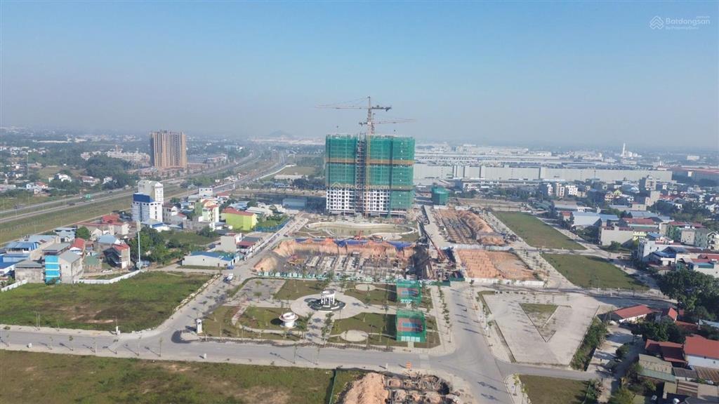 Lô sát góc đối diện công viên và toà chung cư tt03