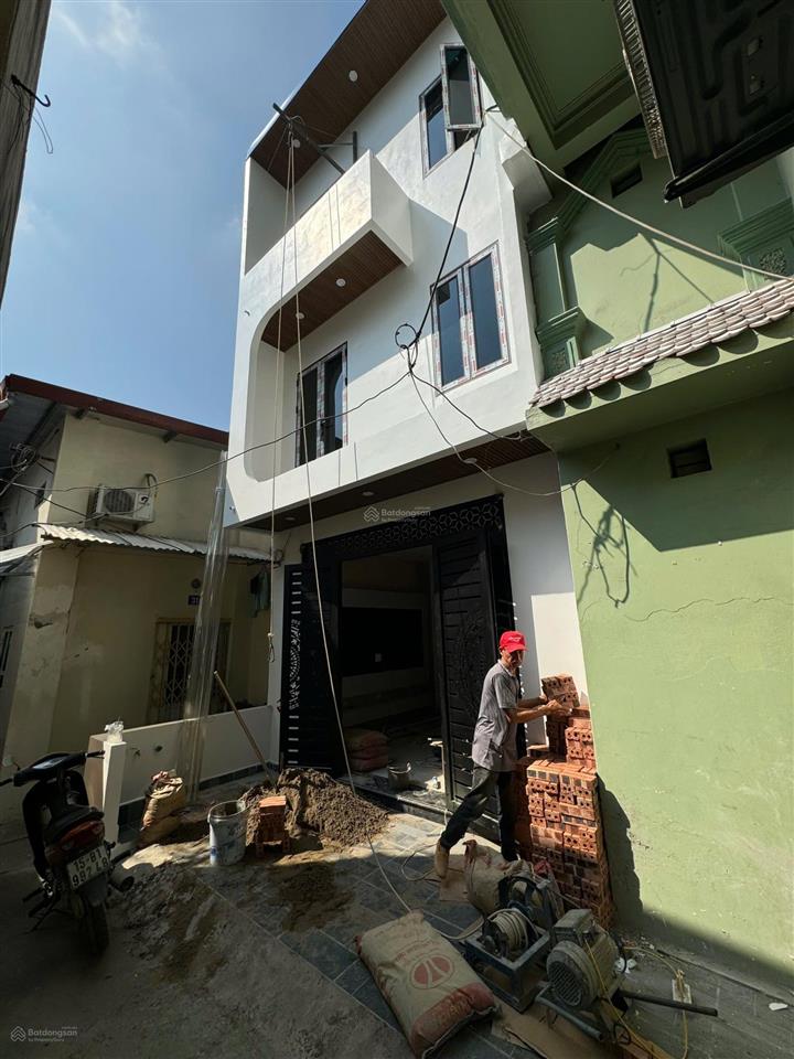 Chỉ 2 tỷ 790 triệu nhà 3 tầng đầu hàng kênh, có sân trước cực thoáng!