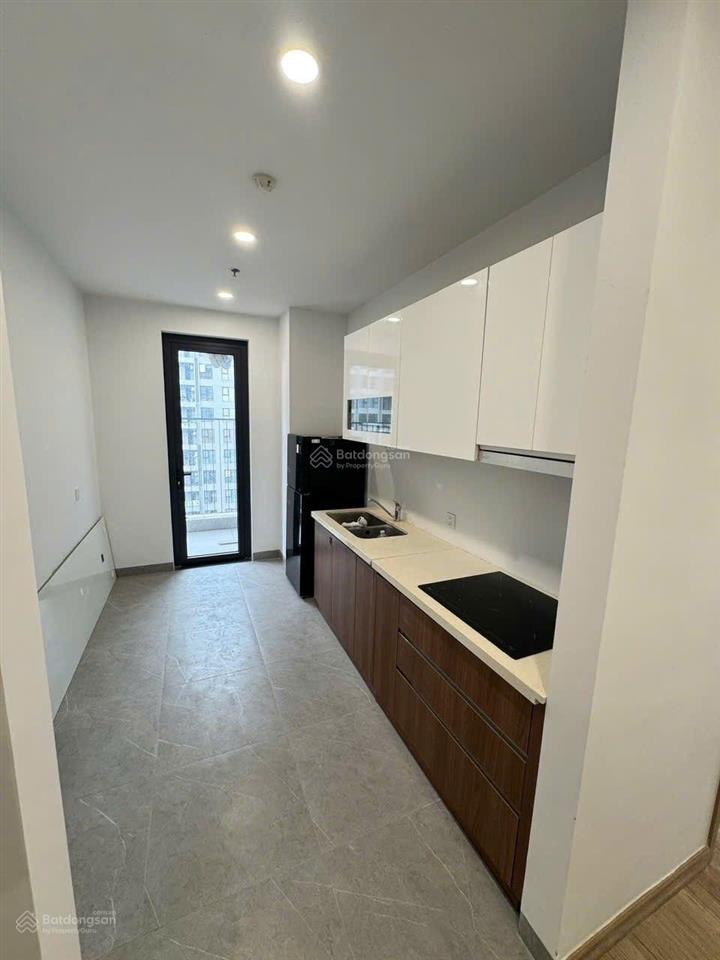 Cho thuê căn studio 35m2, khép kín, có ban công, căn hiếm có ở wisteria chỉ 6 triệu thôi