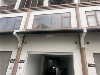Cho thuê tầng 12 lk hinode, 12tr 1 tháng