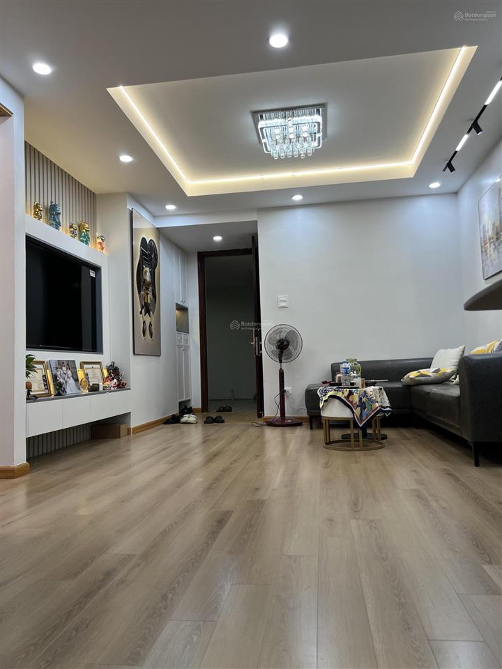 Chung cư số 6 đội nhân. nhà mới, đẹp. full đủ nội thất