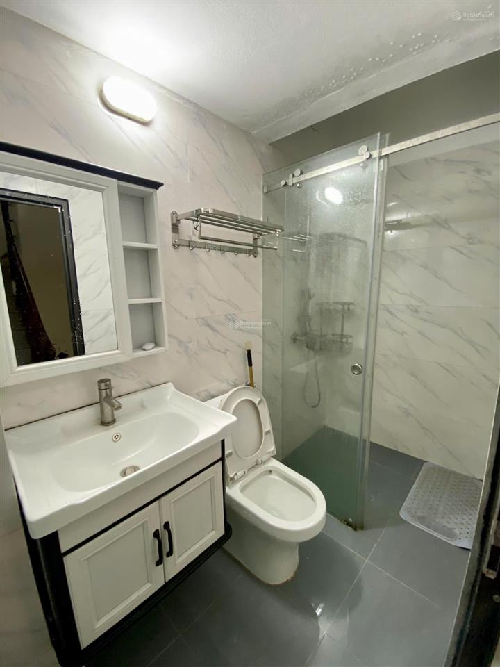 Cho thuê nhà nguyên căn 40m2 x 3 tầng, 1 tum đối diện royal city (nguyễn trãi)