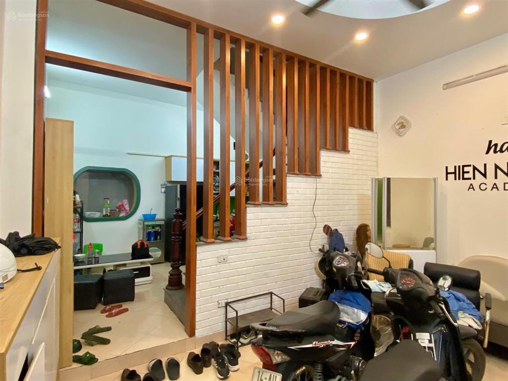 Cho thuê nhà nguyên căn 40m2 x 3 tầng, 1 tum đối diện royal city (nguyễn trãi)