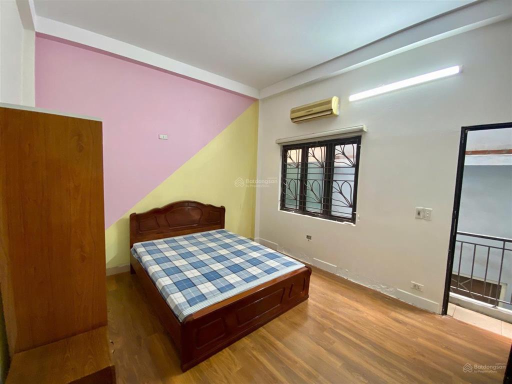 Cho thuê nhà nguyên căn 40m2 x 3 tầng, 1 tum đối diện royal city (nguyễn trãi)