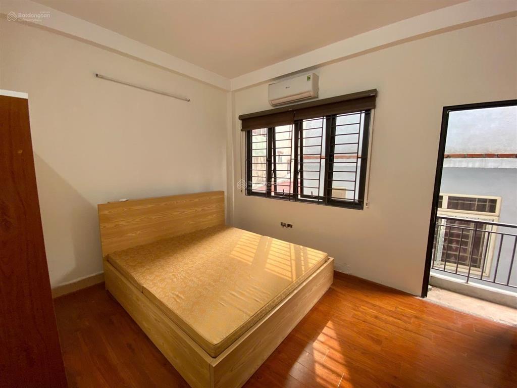 Cho thuê nhà nguyên căn 40m2 x 3 tầng, 1 tum đối diện royal city (nguyễn trãi)