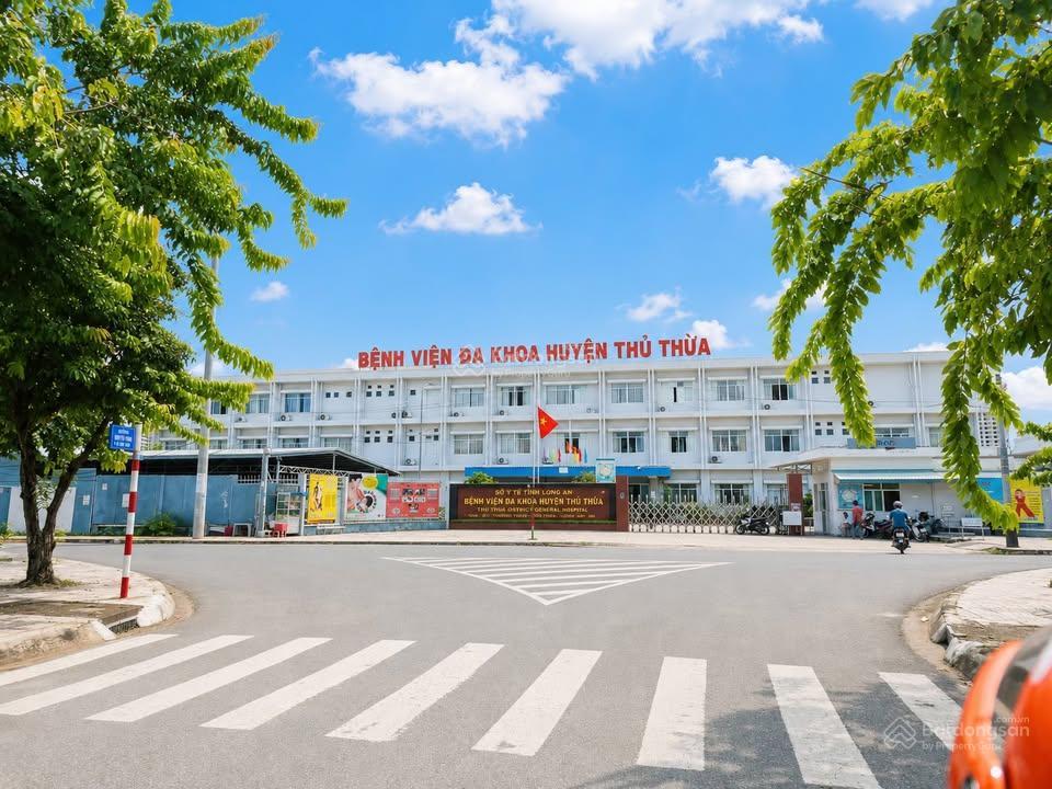 Gom tiền gấp! bán nhanh lô đất 100m2 mặt tiền đường tỉnh 818, trung tâm thị trấn thủ thừa