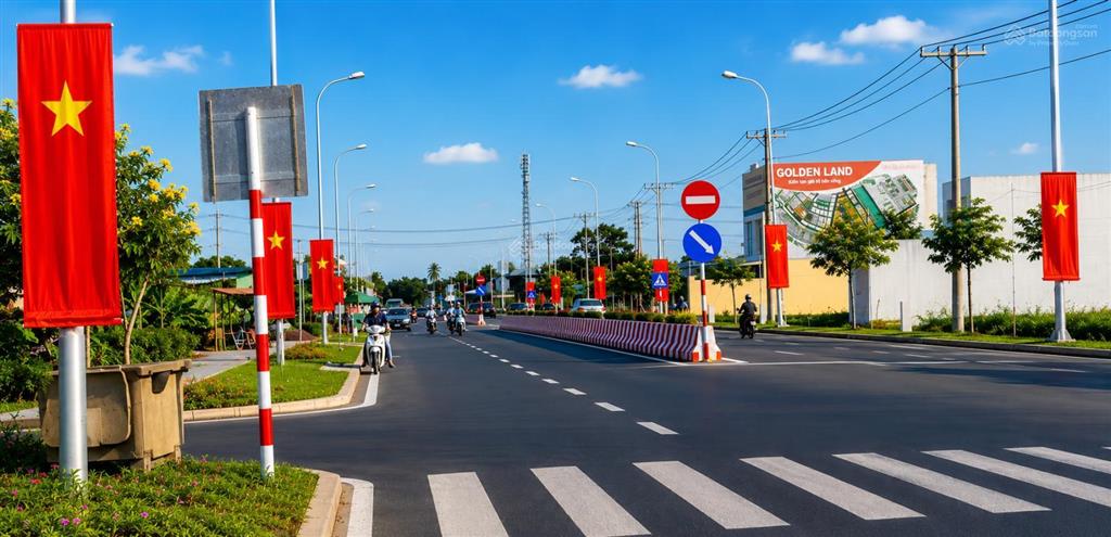 Gom tiền gấp! bán nhanh lô đất 100m2 mặt tiền đường tỉnh 818, trung tâm thị trấn thủ thừa