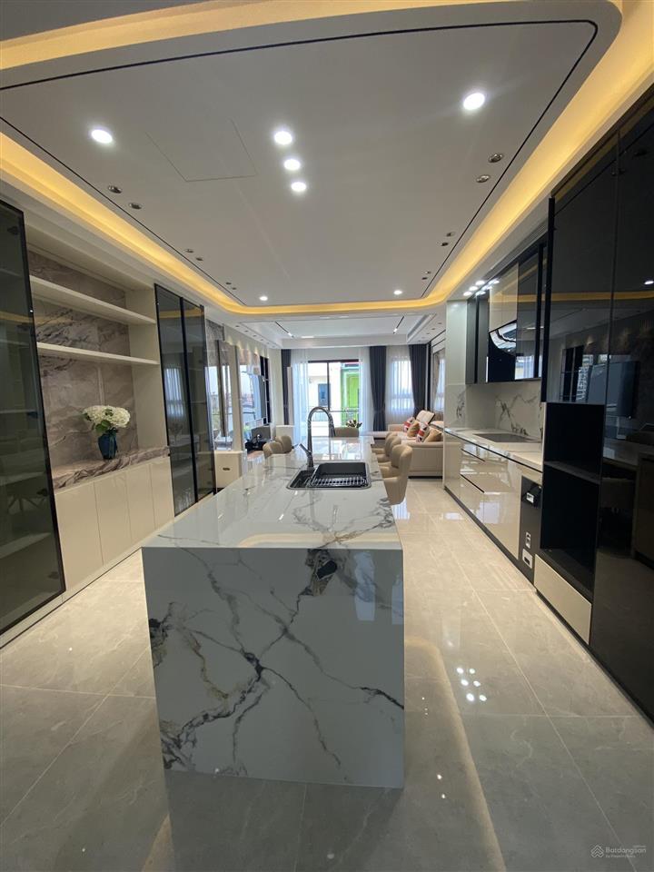 20 t.ỷ  ngọc thuỵ, phân lô ,phố nhà giàu, gara ô tô,thang máy , nội thất đẳng cấp