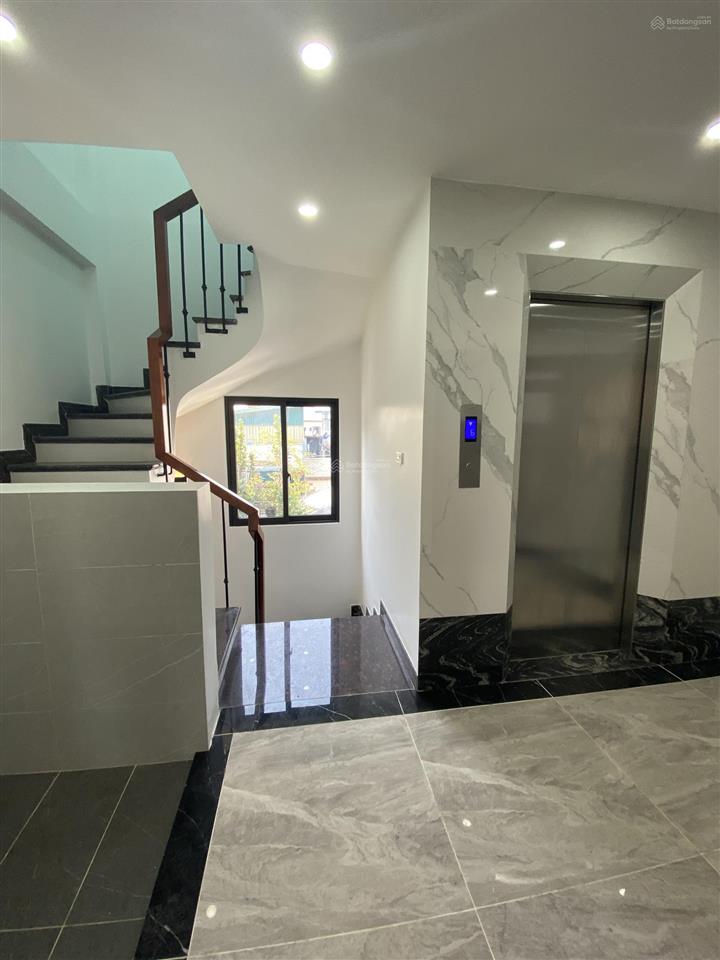 20 t.ỷ  ngọc thuỵ, phân lô ,phố nhà giàu, gara ô tô,thang máy , nội thất đẳng cấp