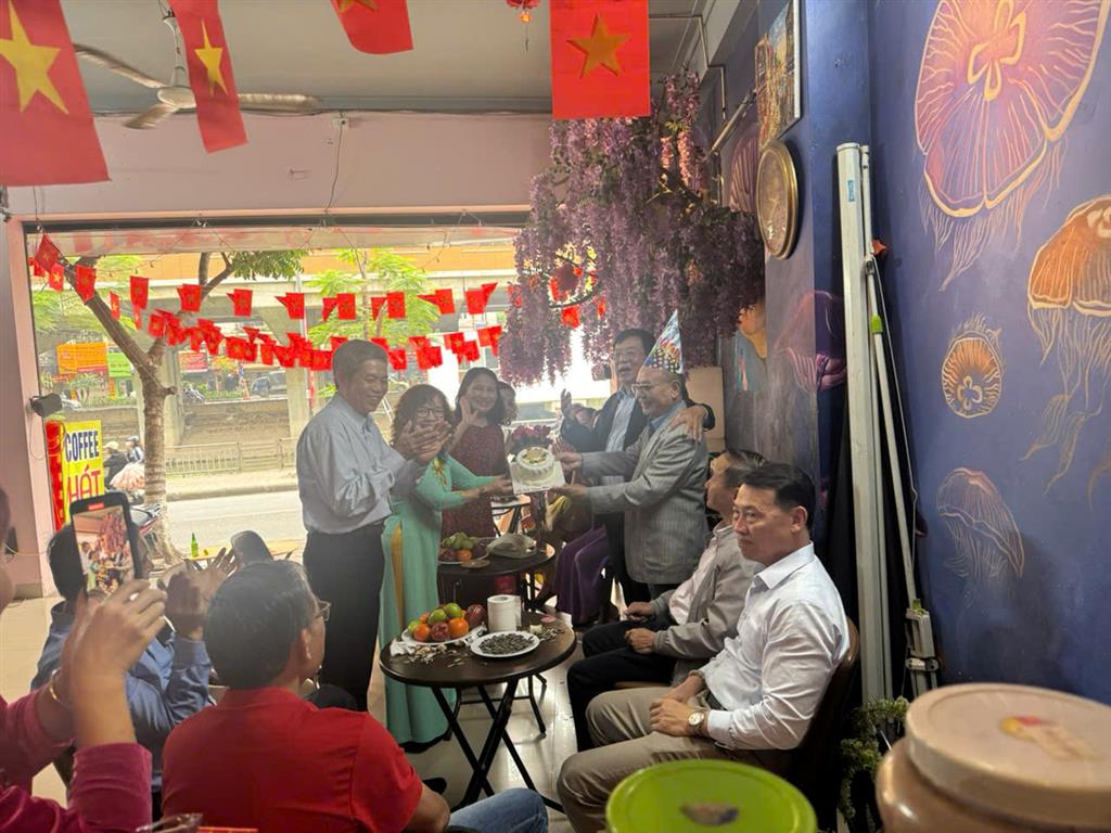 Sang nhuọng nhanh quán cf 2 tầng full đồ - Thanh Xuân, Hà Nội