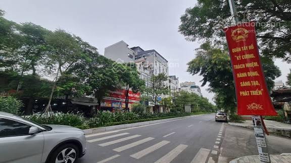 Bán mặt phố lạc long quân vị trí rất đẹp dt 95m2 phù hợp mọi loại hình kinh doanh. sđcc