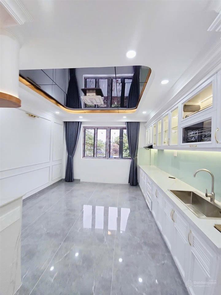 8,7 tỷ nhà mới 5 tầng sát vạn phúc city hiệp bình phước ô tô vào nhà 4 x 13 (52m²)