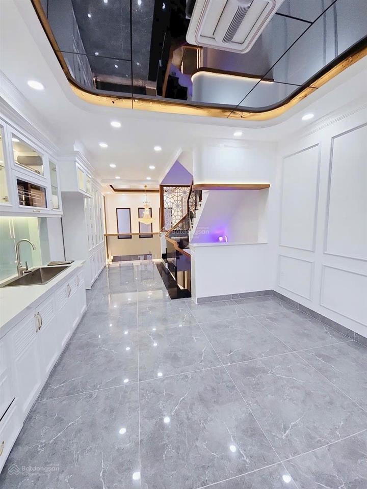 8,7 tỷ nhà mới 5 tầng sát vạn phúc city hiệp bình phước ô tô vào nhà 4 x 13 (52m²)
