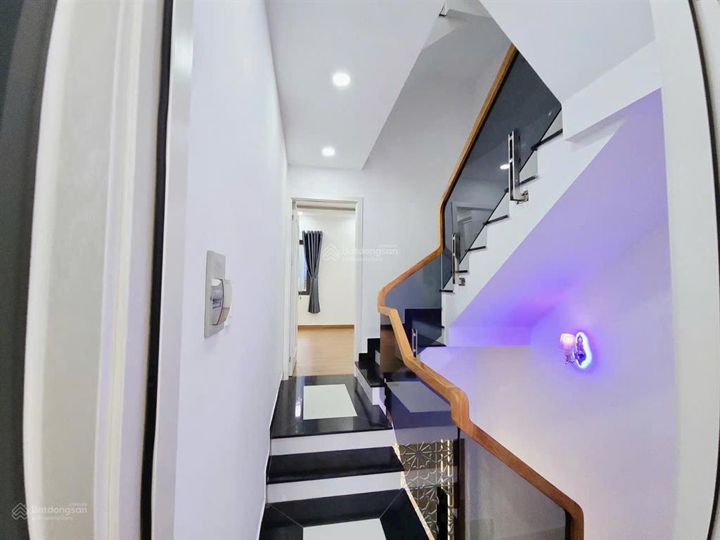 8,7 tỷ nhà mới 5 tầng sát vạn phúc city hiệp bình phước ô tô vào nhà 4 x 13 (52m²)