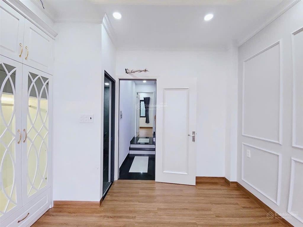 8,7 tỷ nhà mới 5 tầng sát vạn phúc city hiệp bình phước ô tô vào nhà 4 x 13 (52m²)