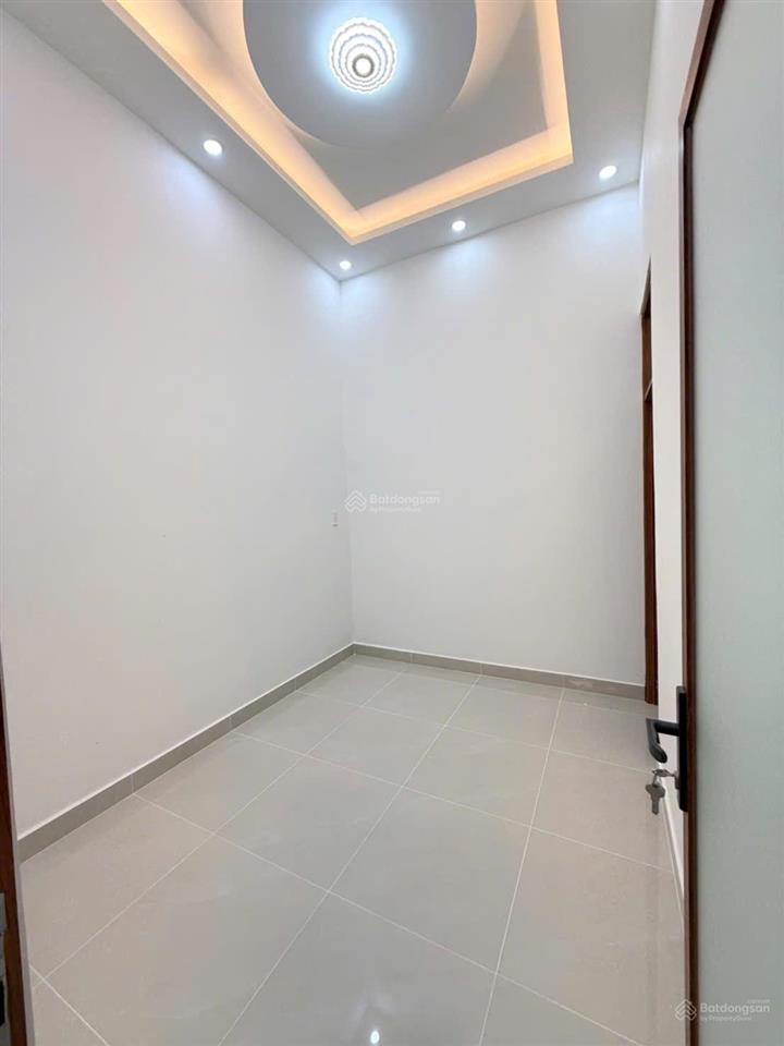2 tỷ 180 triệu cg  bán nhà mới hẻm .. đường 46 f. hiệp bình .đối diện gigamall ngang 5 dài 10