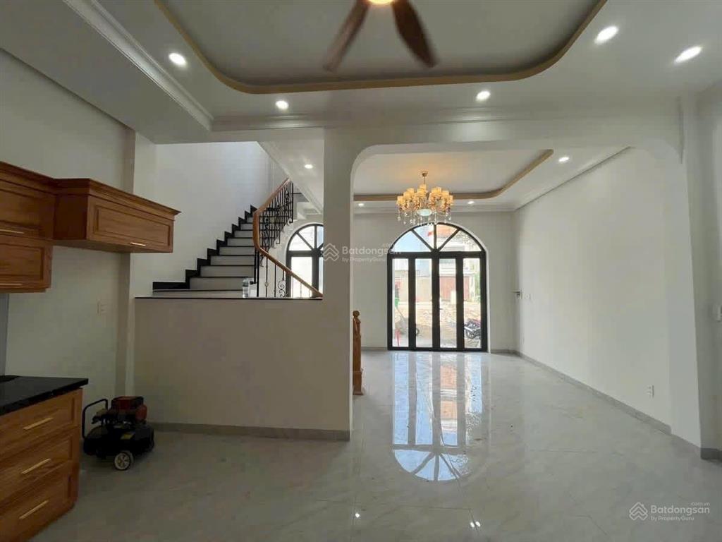9,5 tỷ nhà 5t mới 100% thang máy phường hiệp bình chánh phạm văn đồng 51 m2 ngang 4,8m, hướng đông