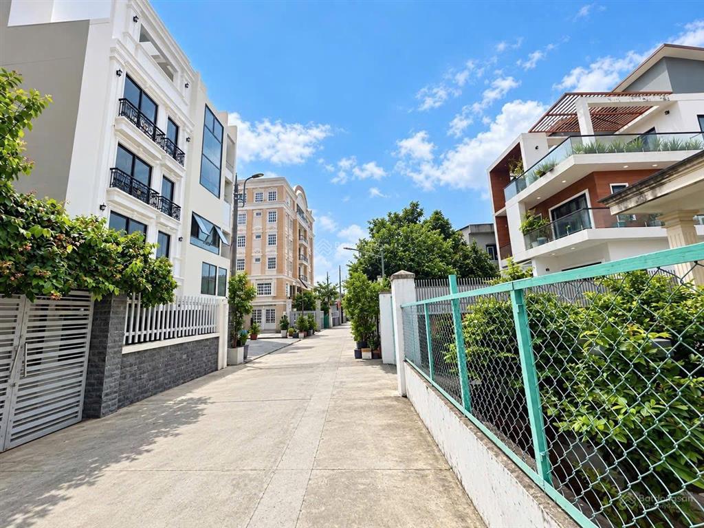 6,9 tỷ lô góc ngang 6m  ngay ga metro st10 30m ra phạm văn đồng 526, thủ đức 77.4m2 (6x13)
