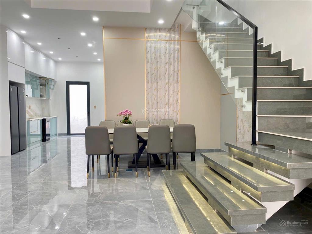 9 tỷ nhà mới 100% full nội thất dt 100m2, ngang 6m, xe hơi đậu 13 hiệp bình phước 5 phòng ngủ