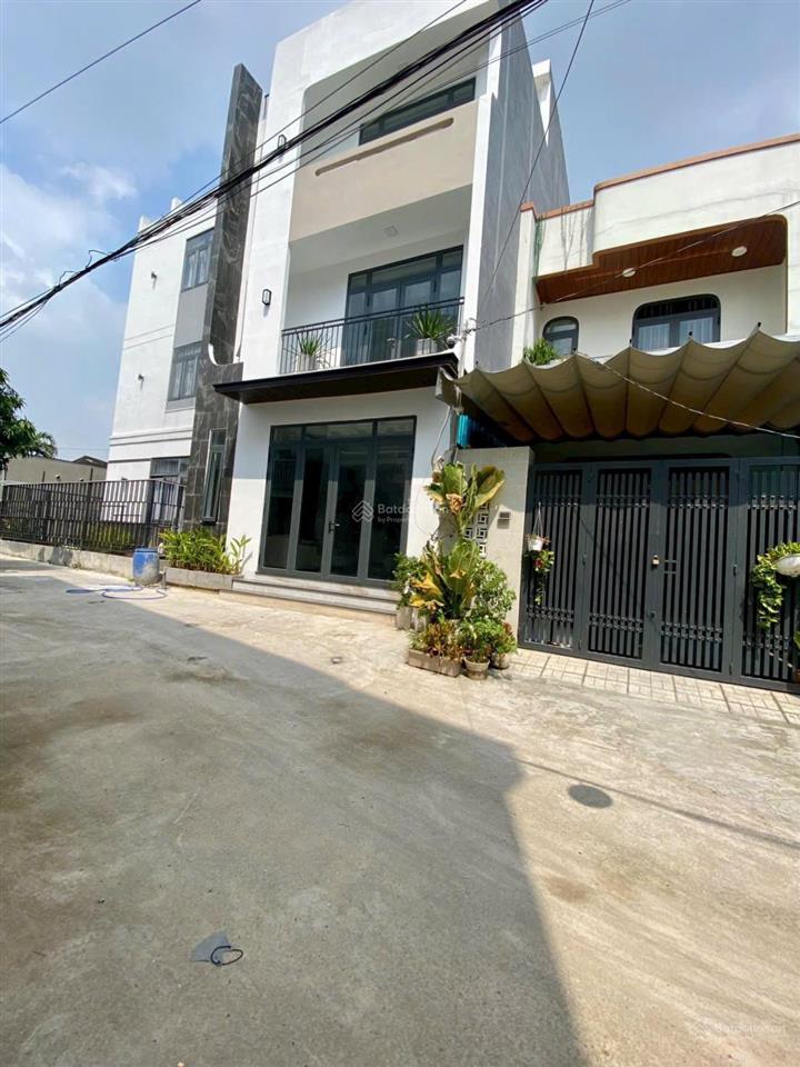 9 tỷ nhà mới 100% full nội thất dt 100m2, ngang 6m, xe hơi đậu 13 hiệp bình phước 5 phòng ngủ