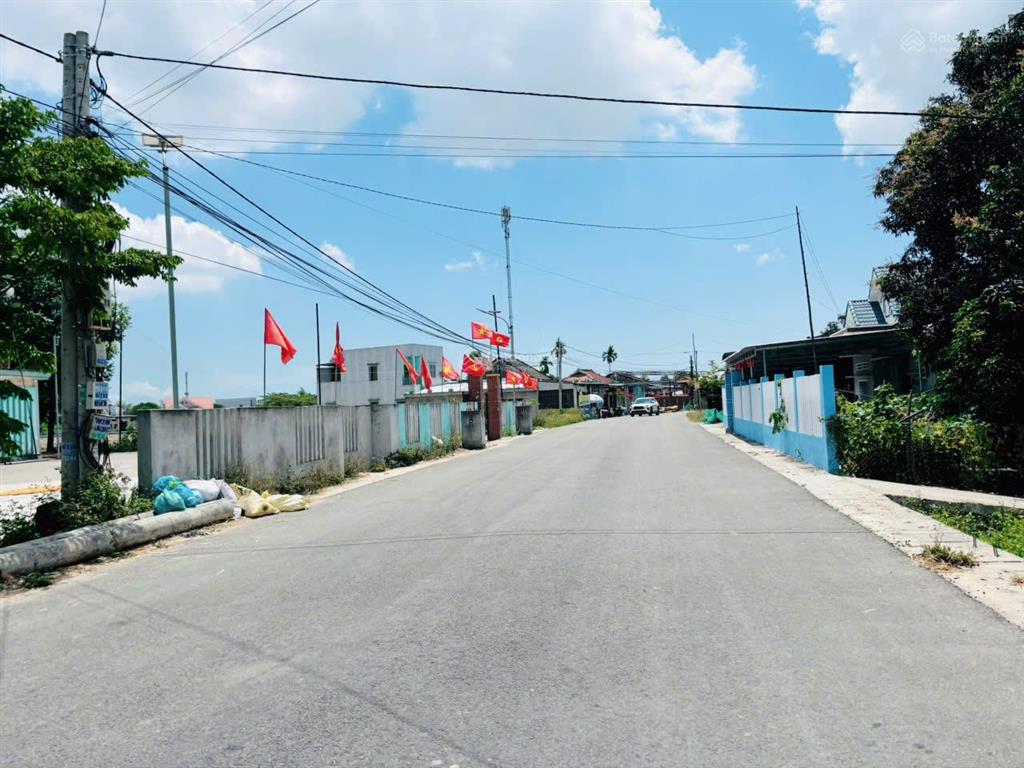 Lô góc 2 mặt tiền đường nhựa 10.5m  gần ql1a  giá chỉ 3,5 triệu/m2