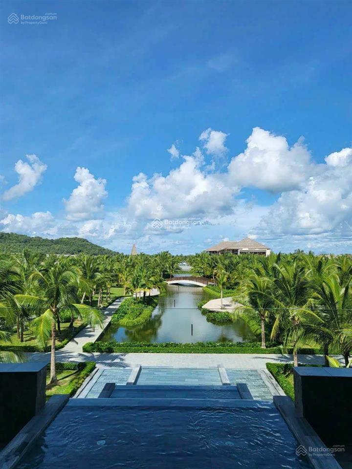 Cần tiền bán gấp căn to view biển biệt thự bãi kem phú quốc. giá tốt lợi nhuận ổn định
