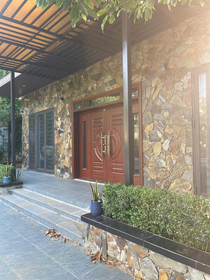 Cắt lỗ villa ba vì 613,8m2 5 phòng ngủ bể bơi sân vườn view núi