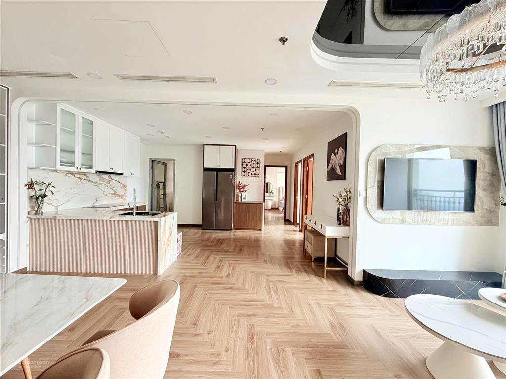 3pn 120m2 view sông cần bán gấp giá chỉ 13 tỷ. có 2 ban công thoáng mát.  0932 662 ***