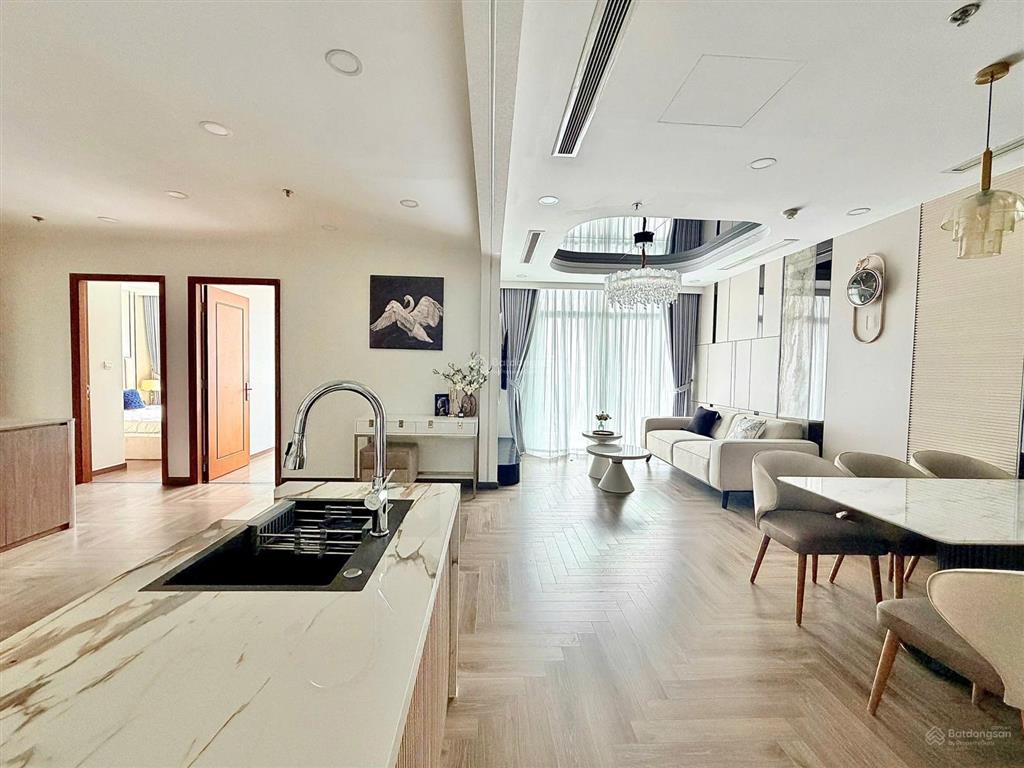 3pn 120m2 view sông cần bán gấp giá chỉ 13 tỷ. có 2 ban công thoáng mát.  0932 662 ***