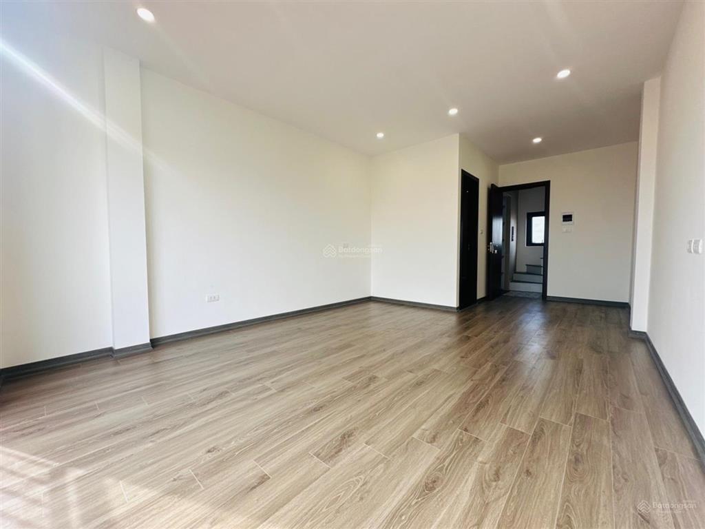 Bán nhà ở kim hoàng  35m2 x 6 tầng  thang máy vi vu  nhà mới tinh  ở ngay  nhiều tiện ích