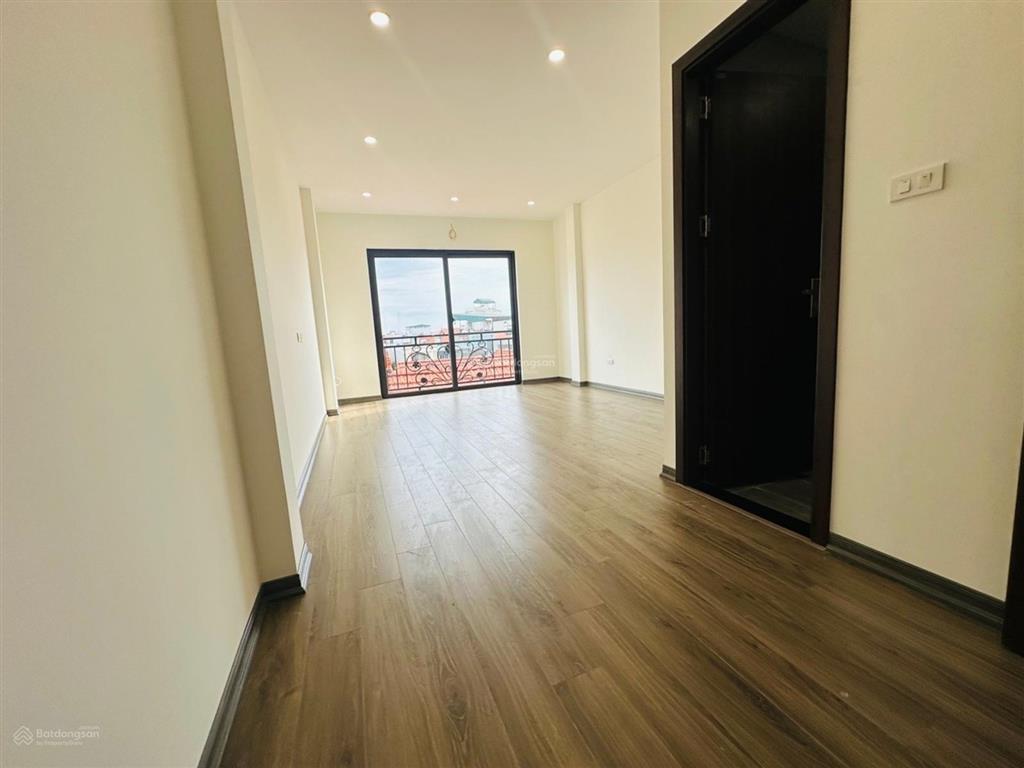 Bán nhà ở kim hoàng  35m2 x 6 tầng  thang máy vi vu  nhà mới tinh  ở ngay  nhiều tiện ích