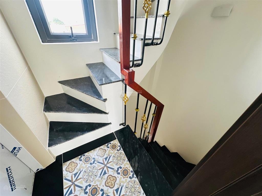 Bán nhà ở kim hoàng  35m2 x 6 tầng  thang máy vi vu  nhà mới tinh  ở ngay  nhiều tiện ích