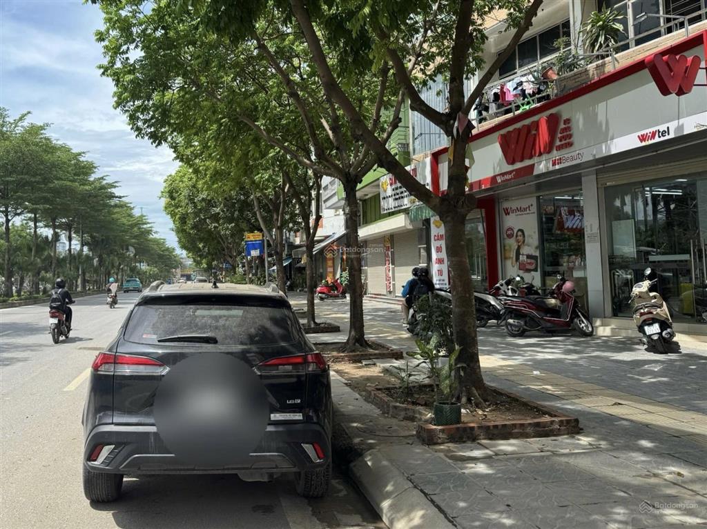 Bán nhà ở văn tiến dũng, ql32  kinh doanh tấp nập  đường thông các ngả  ô tô chạy vòng quanh