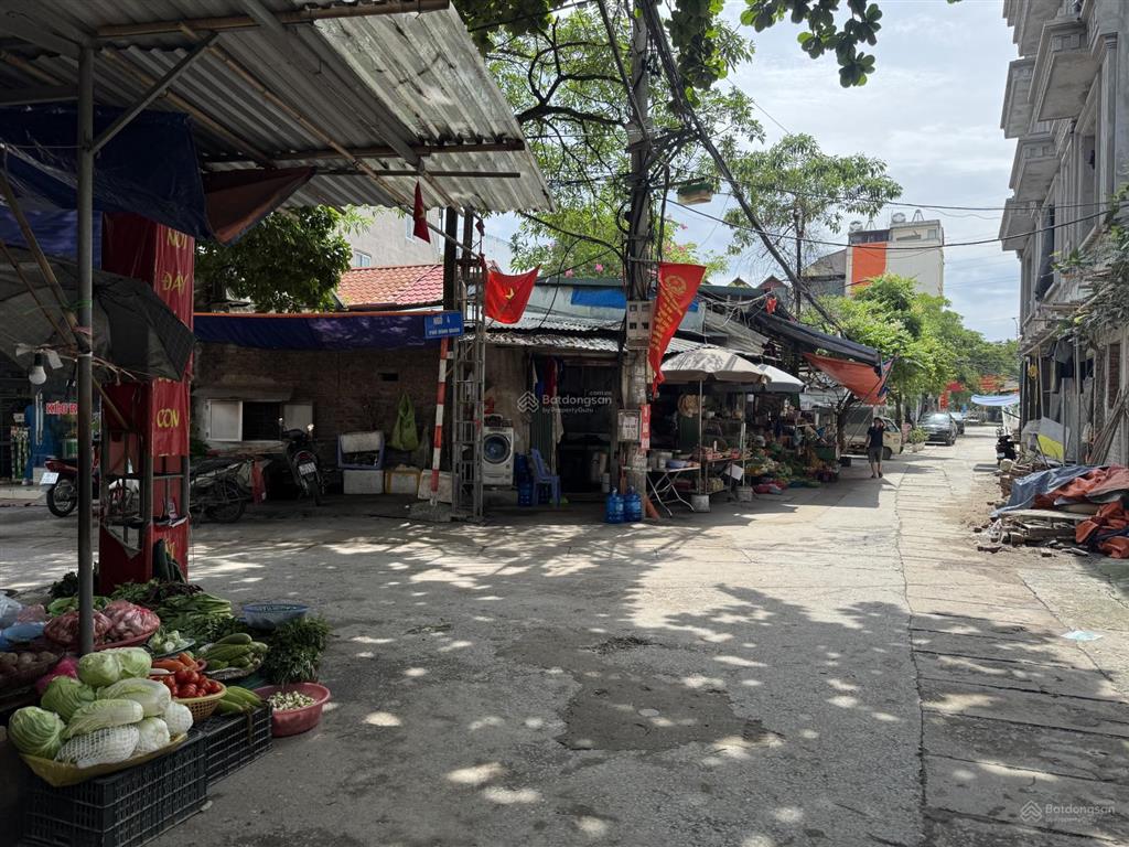 Bán nhà ở văn tiến dũng, ql32  kinh doanh tấp nập  đường thông các ngả  ô tô chạy vòng quanh
