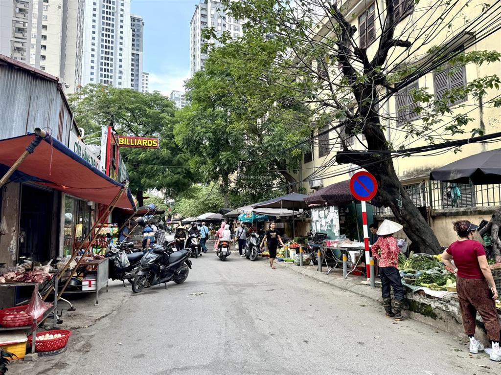 Bán nhà phân lô hoàng công chất  ô tô tránh và đỗ  kinh doanh, vỉa hè  đường thông  hiếm có