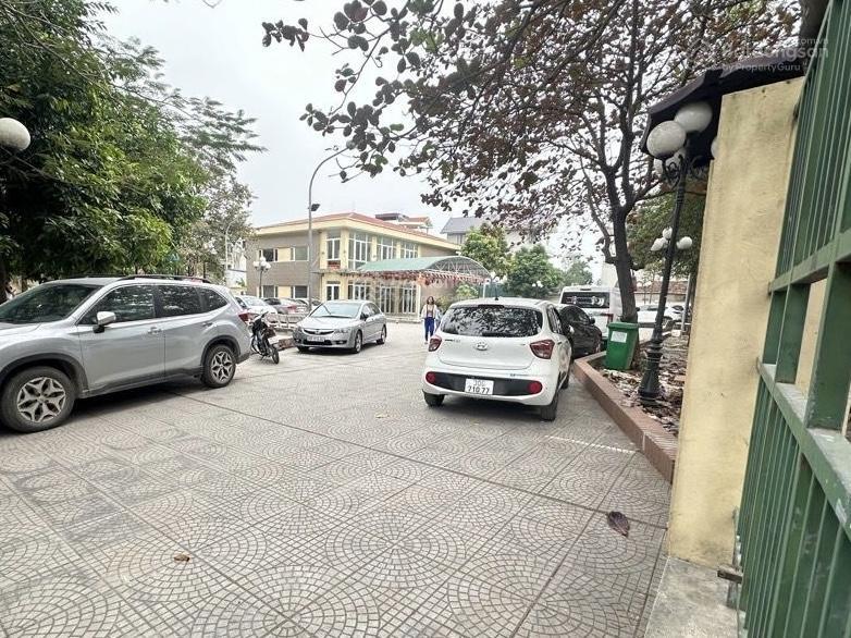 Bán nhà ở đường 70 xuân phương  vf3 đỗ cổng  đường thông sang foresa  hai mặt thoáng trước sau